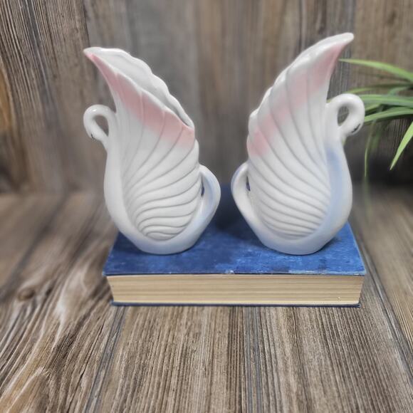 2 Vintage Small Swan & Floral Vases - Picture 4 of 7